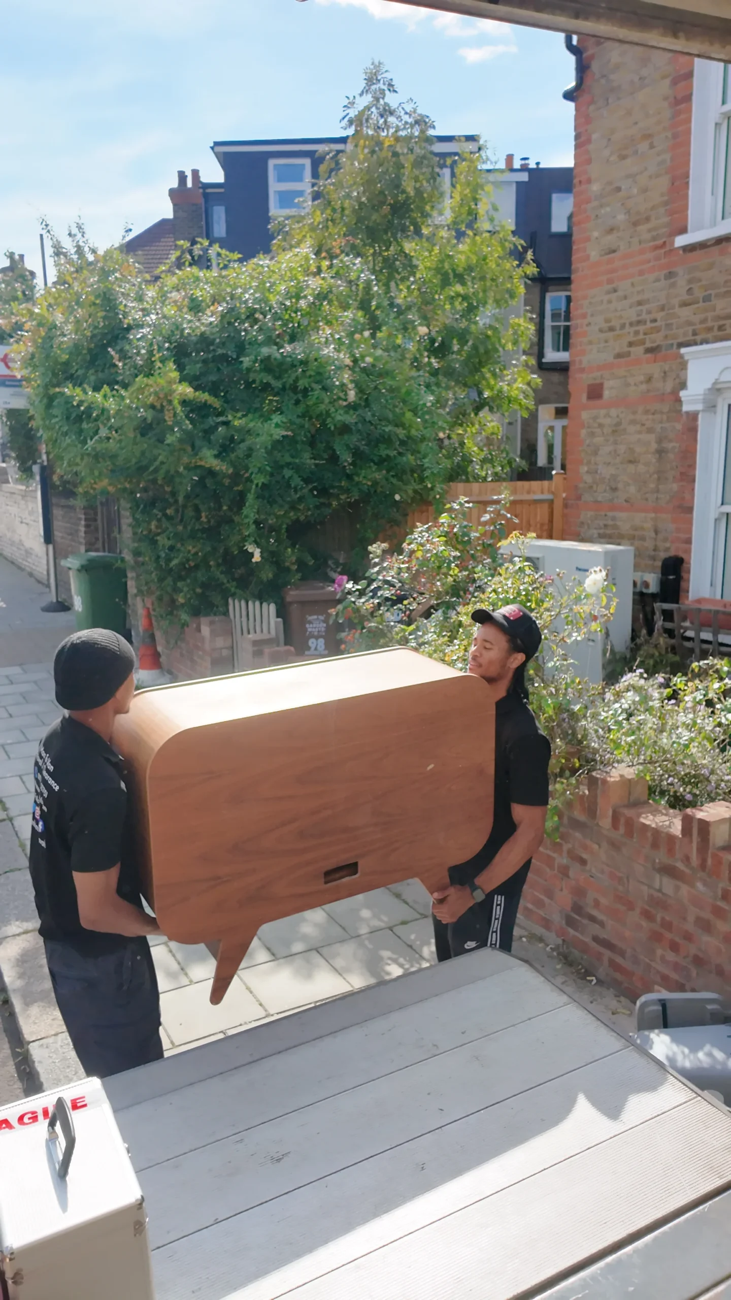 Frankieee Removals Luton van and crew on a London move